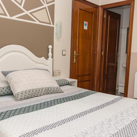 Hotel Plaza Cangas de Onis Bagian luar foto