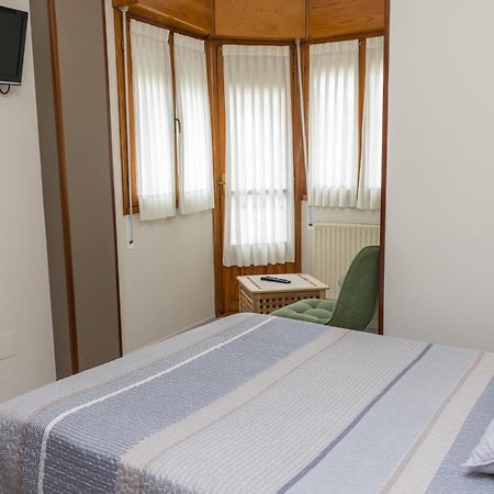 Hotel Plaza Cangas de Onis Bagian luar foto
