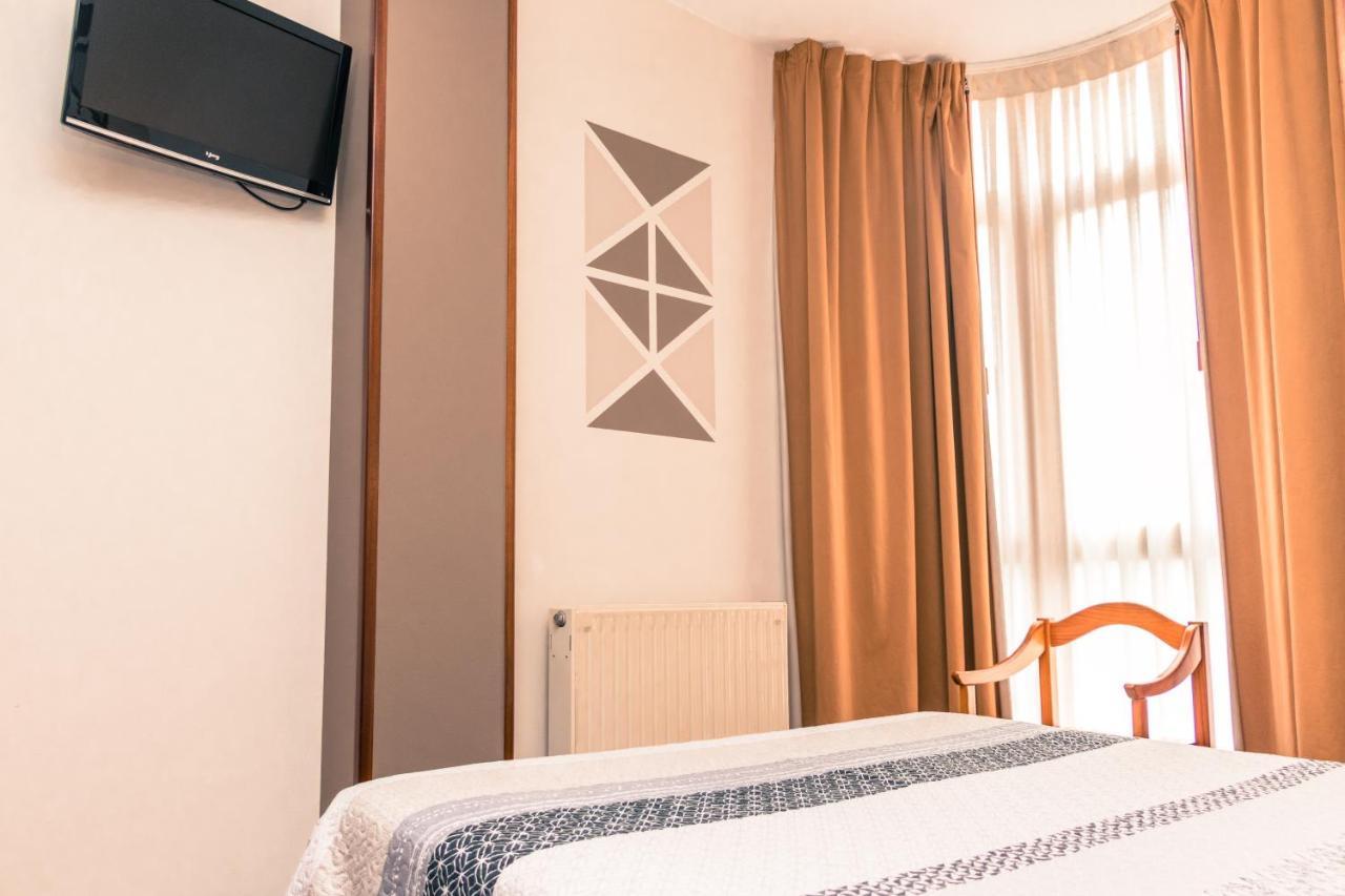 Hotel Plaza Cangas de Onis Bagian luar foto
