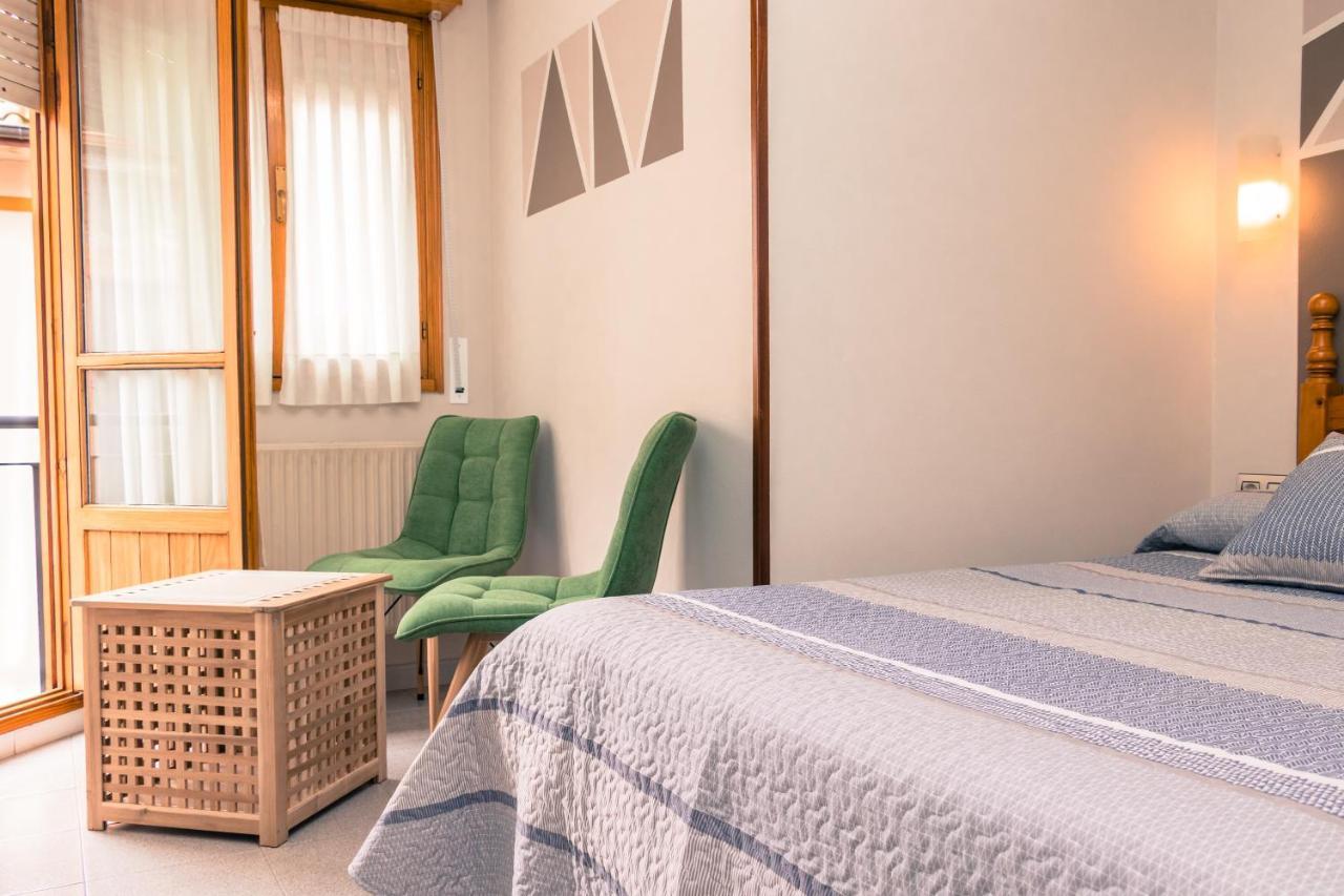Hotel Plaza Cangas de Onis Bagian luar foto