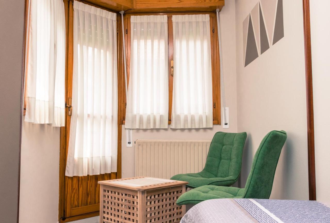 Hotel Plaza Cangas de Onis Bagian luar foto