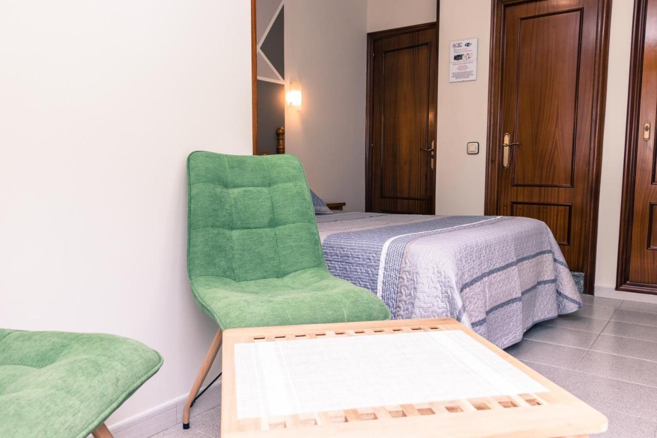 Hotel Plaza Cangas de Onis Bagian luar foto