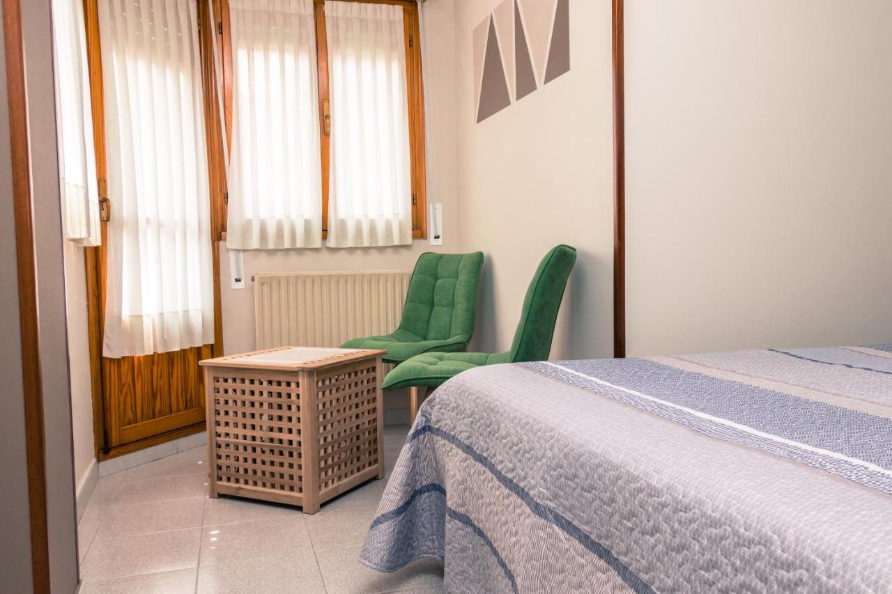 Hotel Plaza Cangas de Onis Bagian luar foto