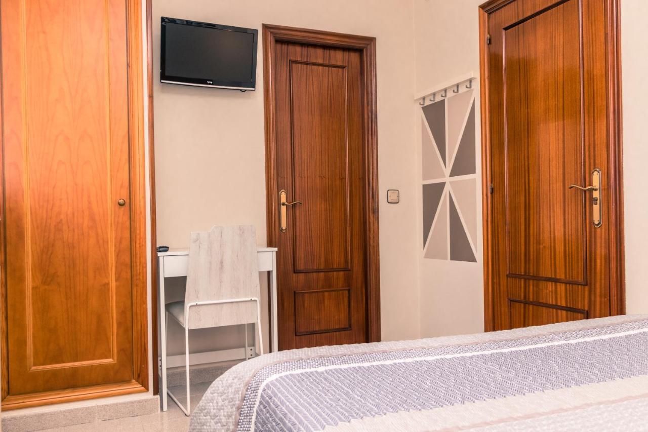 Hotel Plaza Cangas de Onis Bagian luar foto