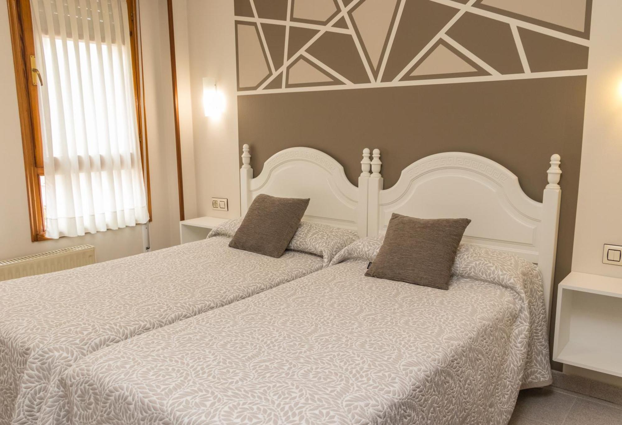 Hotel Plaza Cangas de Onis Bagian luar foto