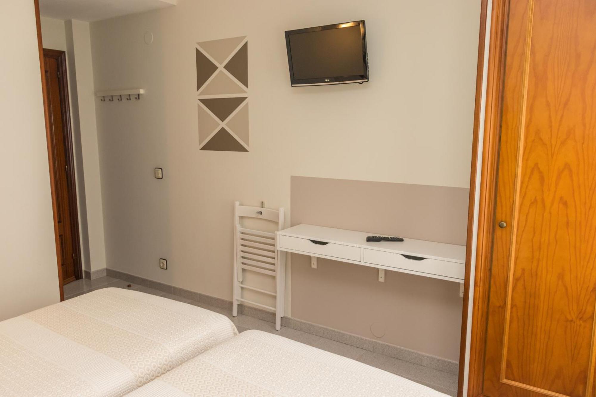Hotel Plaza Cangas de Onis Bagian luar foto