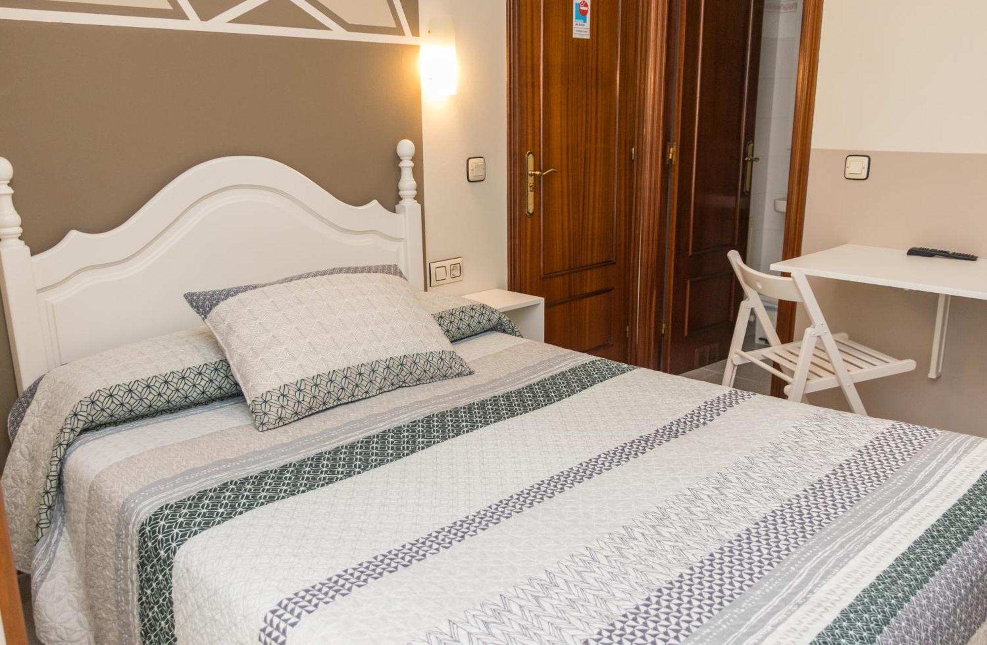 Hotel Plaza Cangas de Onis Bagian luar foto
