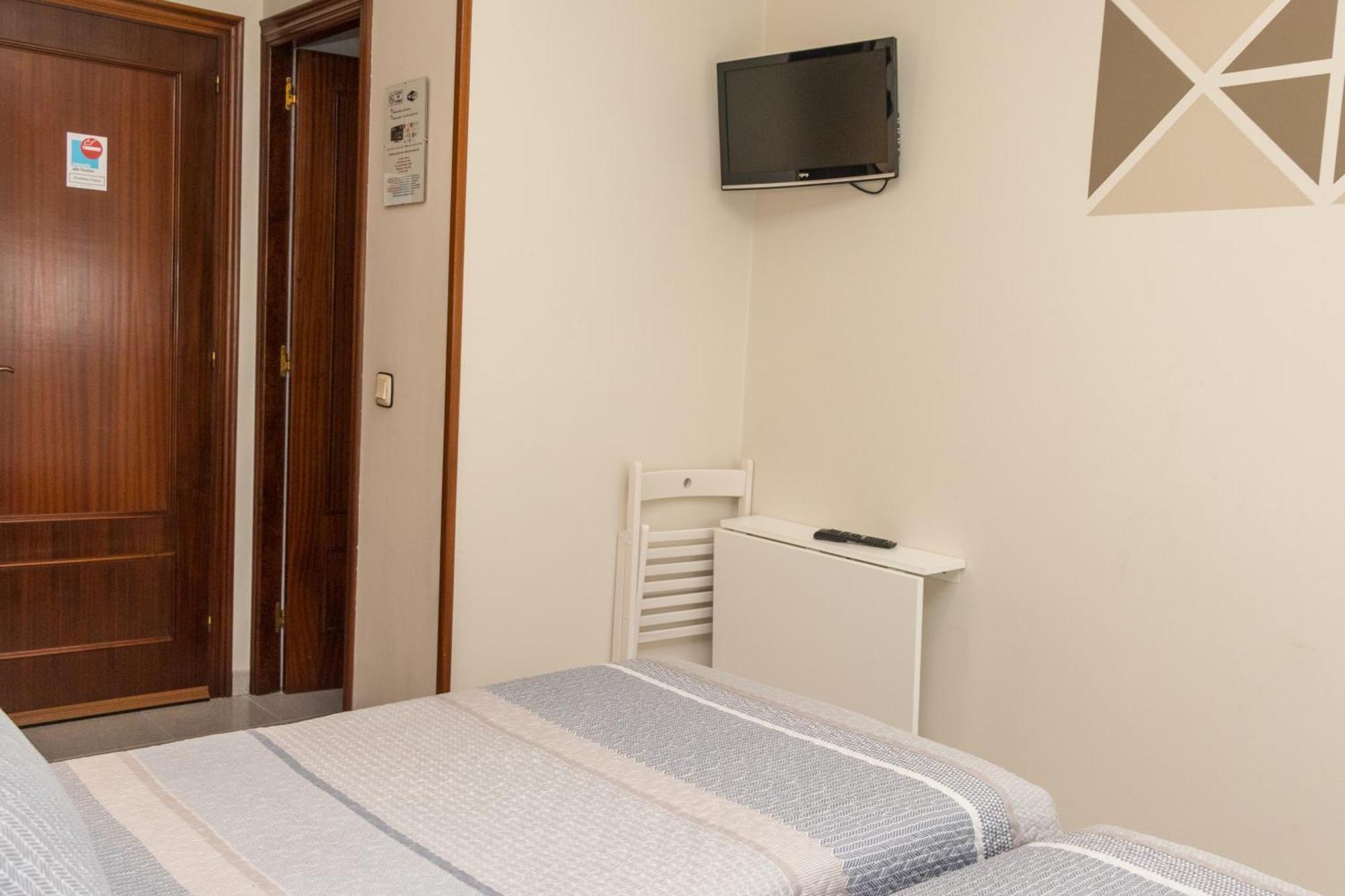 Hotel Plaza Cangas de Onis Bagian luar foto