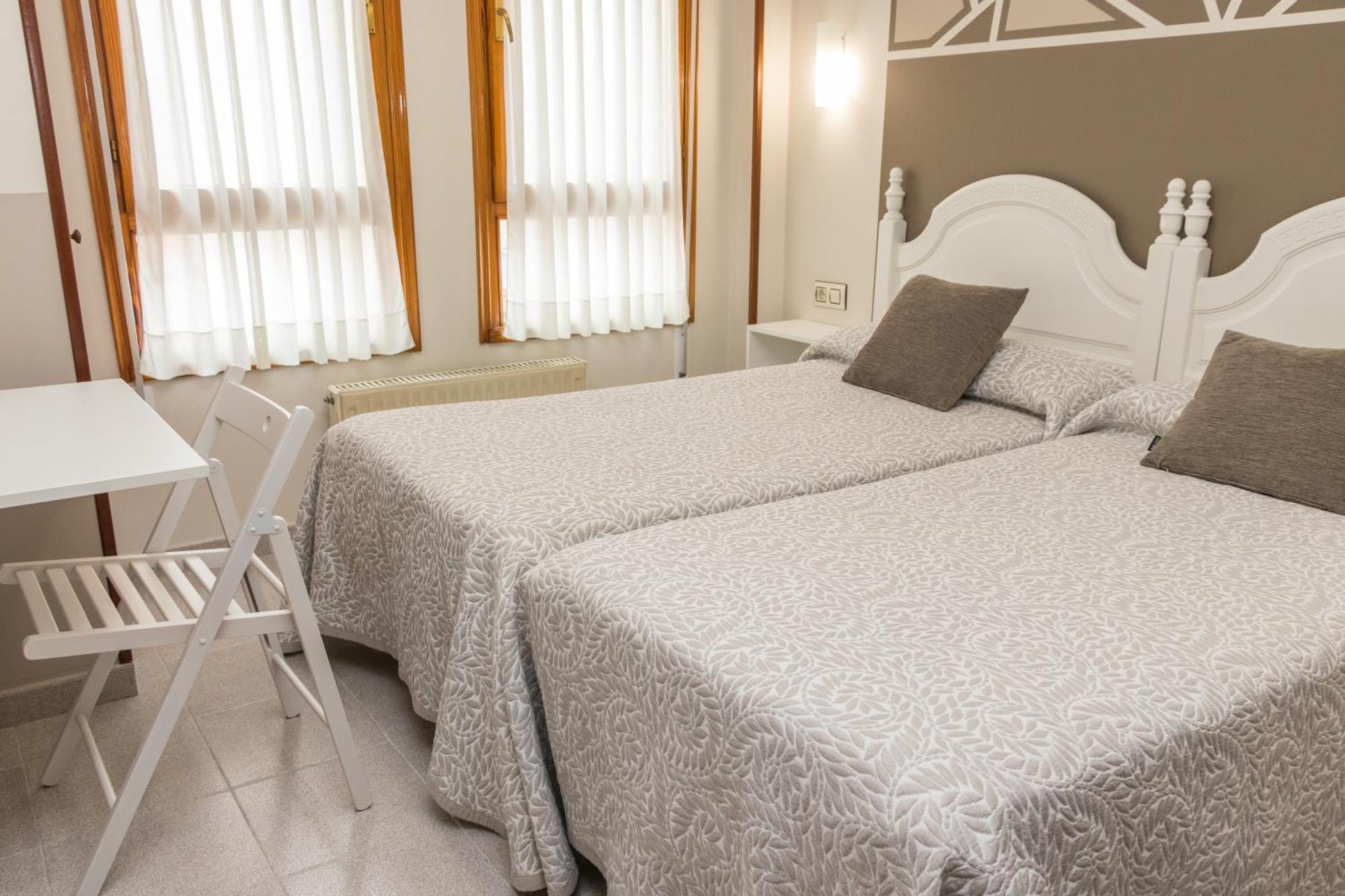 Hotel Plaza Cangas de Onis Bagian luar foto