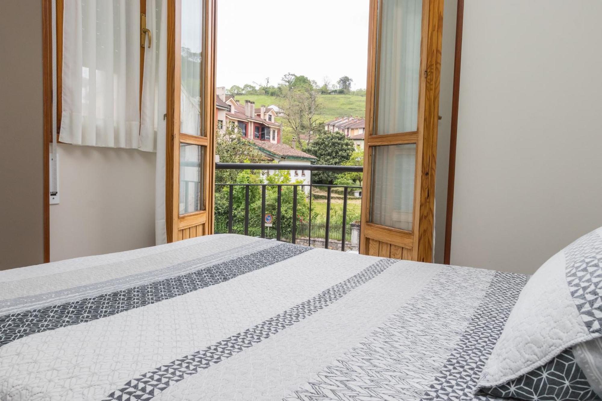 Hotel Plaza Cangas de Onis Bagian luar foto