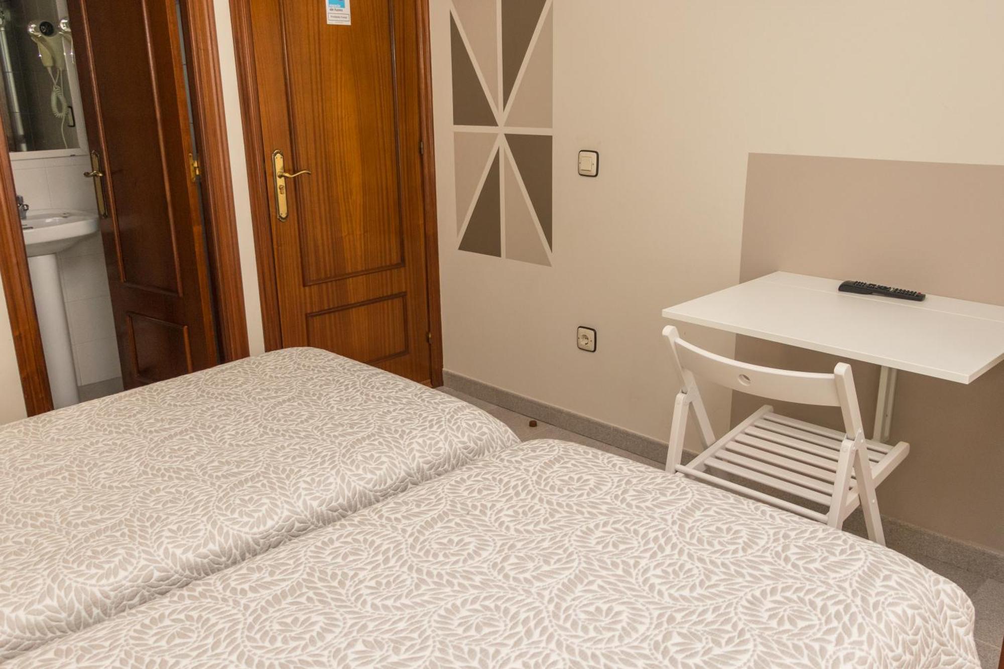 Hotel Plaza Cangas de Onis Bagian luar foto