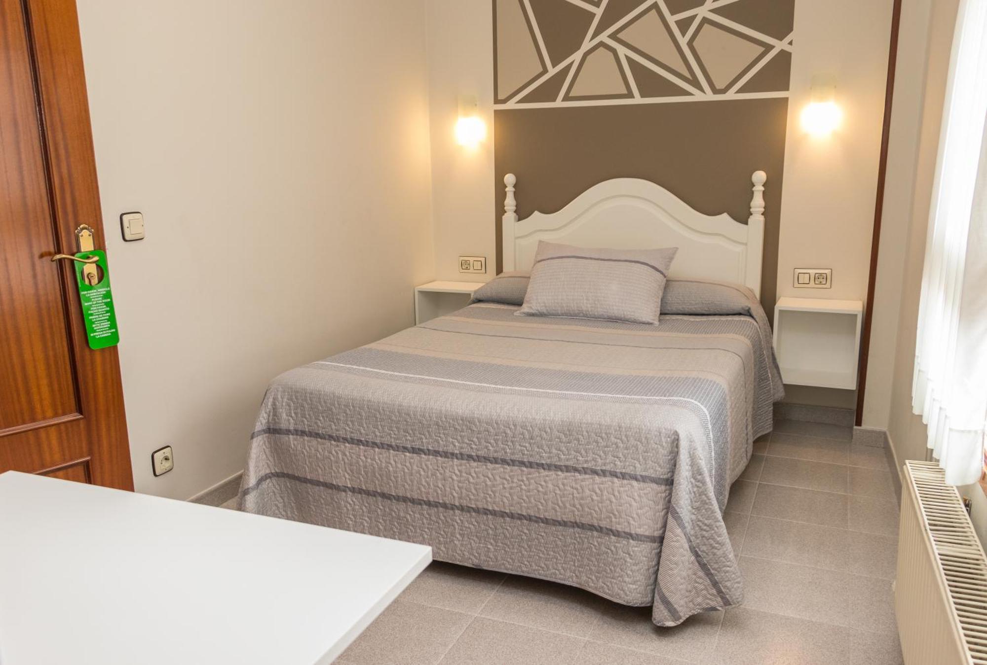 Hotel Plaza Cangas de Onis Bagian luar foto