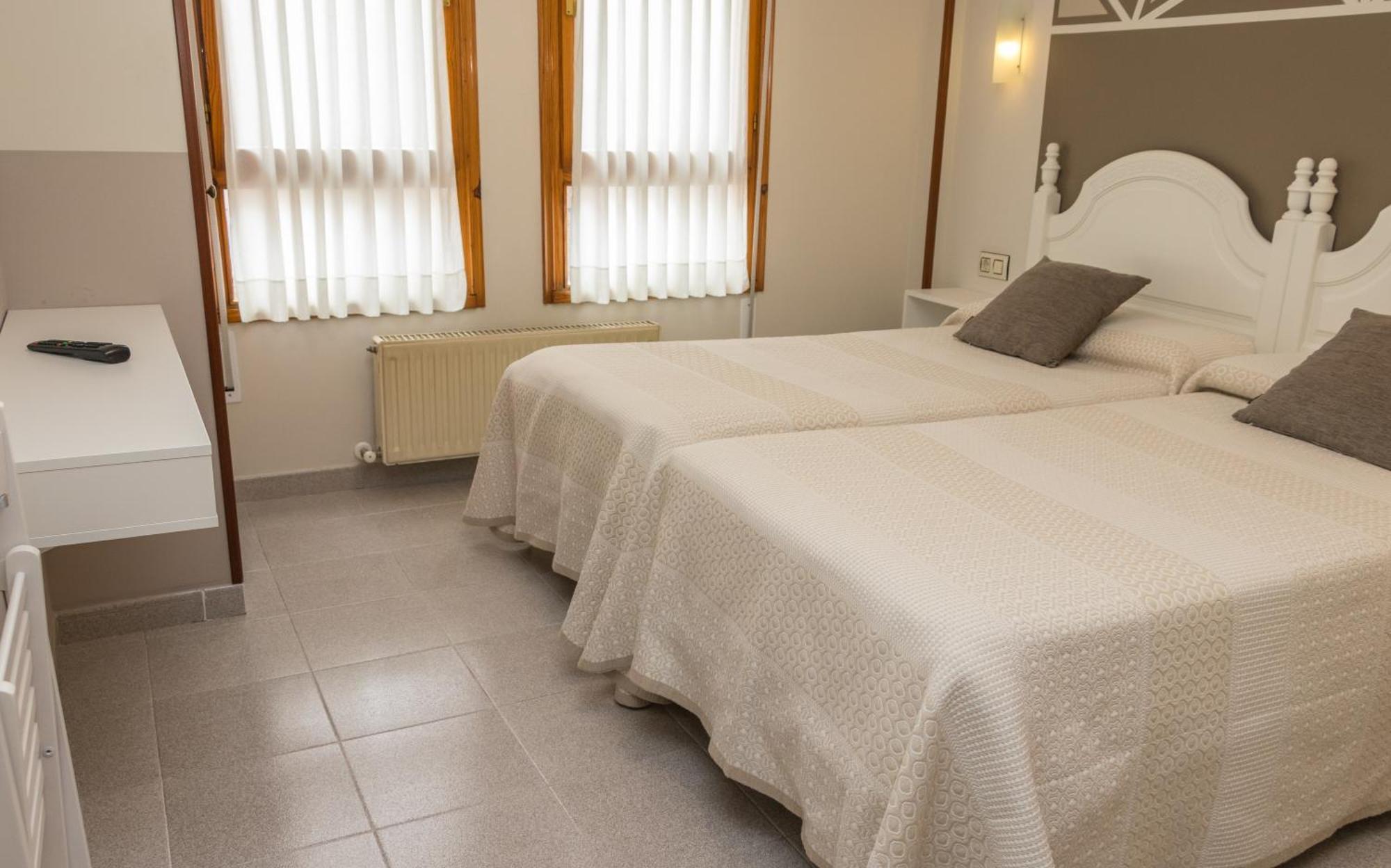 Hotel Plaza Cangas de Onis Bagian luar foto