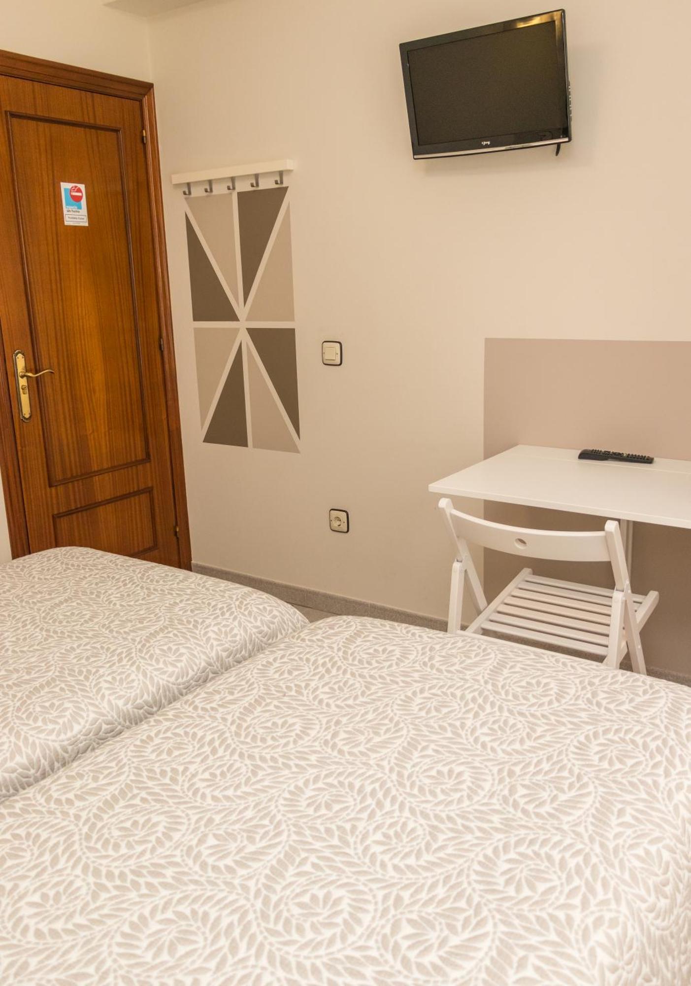 Hotel Plaza Cangas de Onis Bagian luar foto