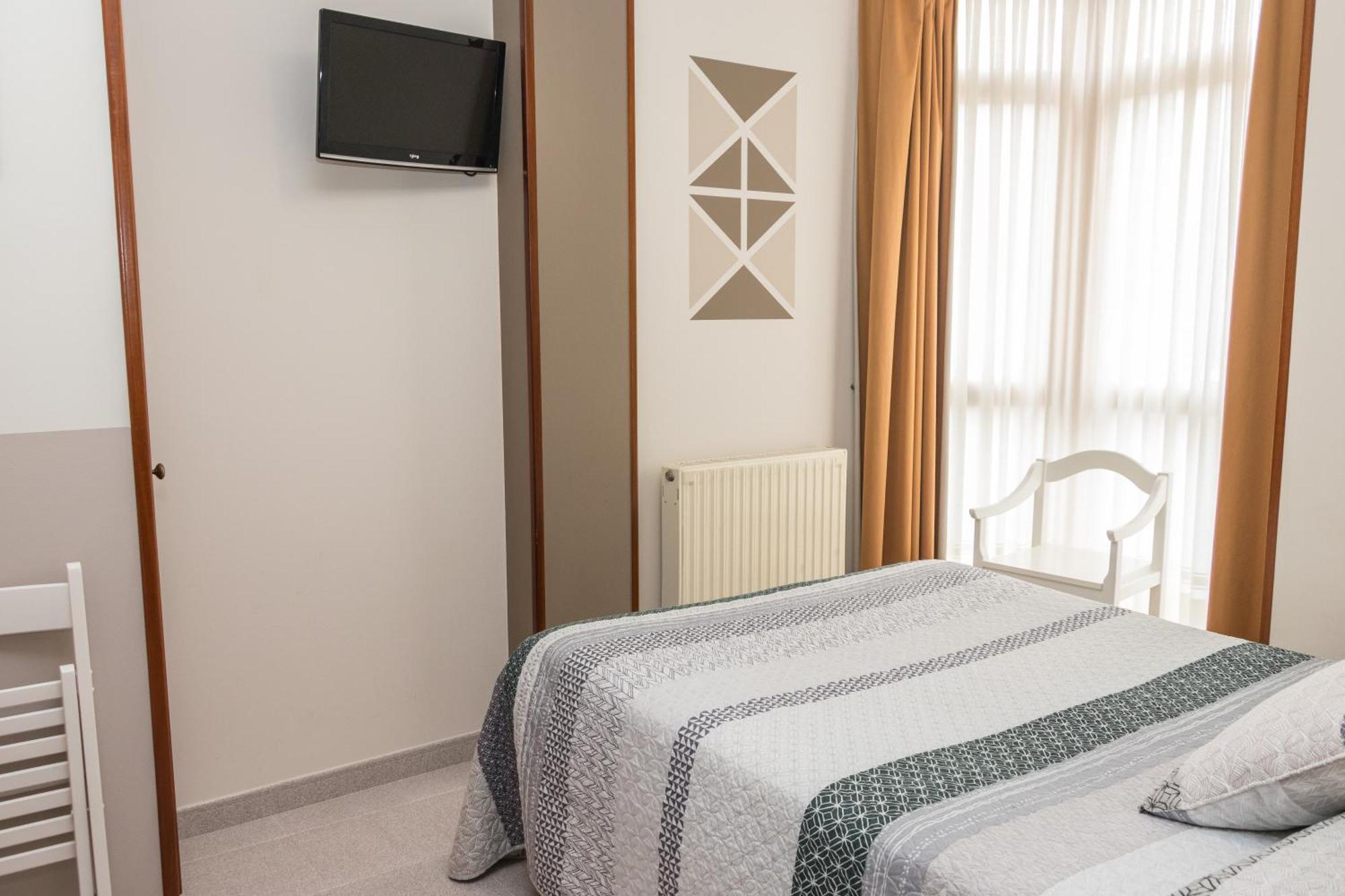 Hotel Plaza Cangas de Onis Bagian luar foto