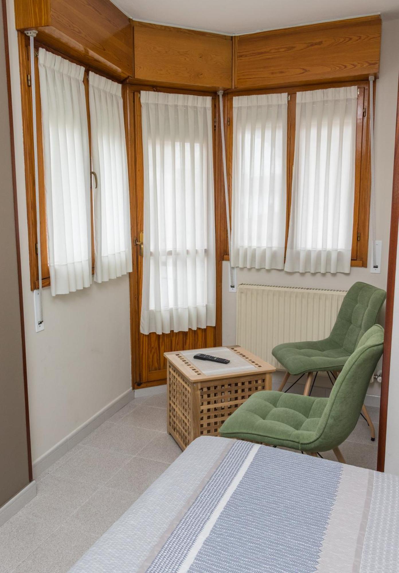 Hotel Plaza Cangas de Onis Bagian luar foto