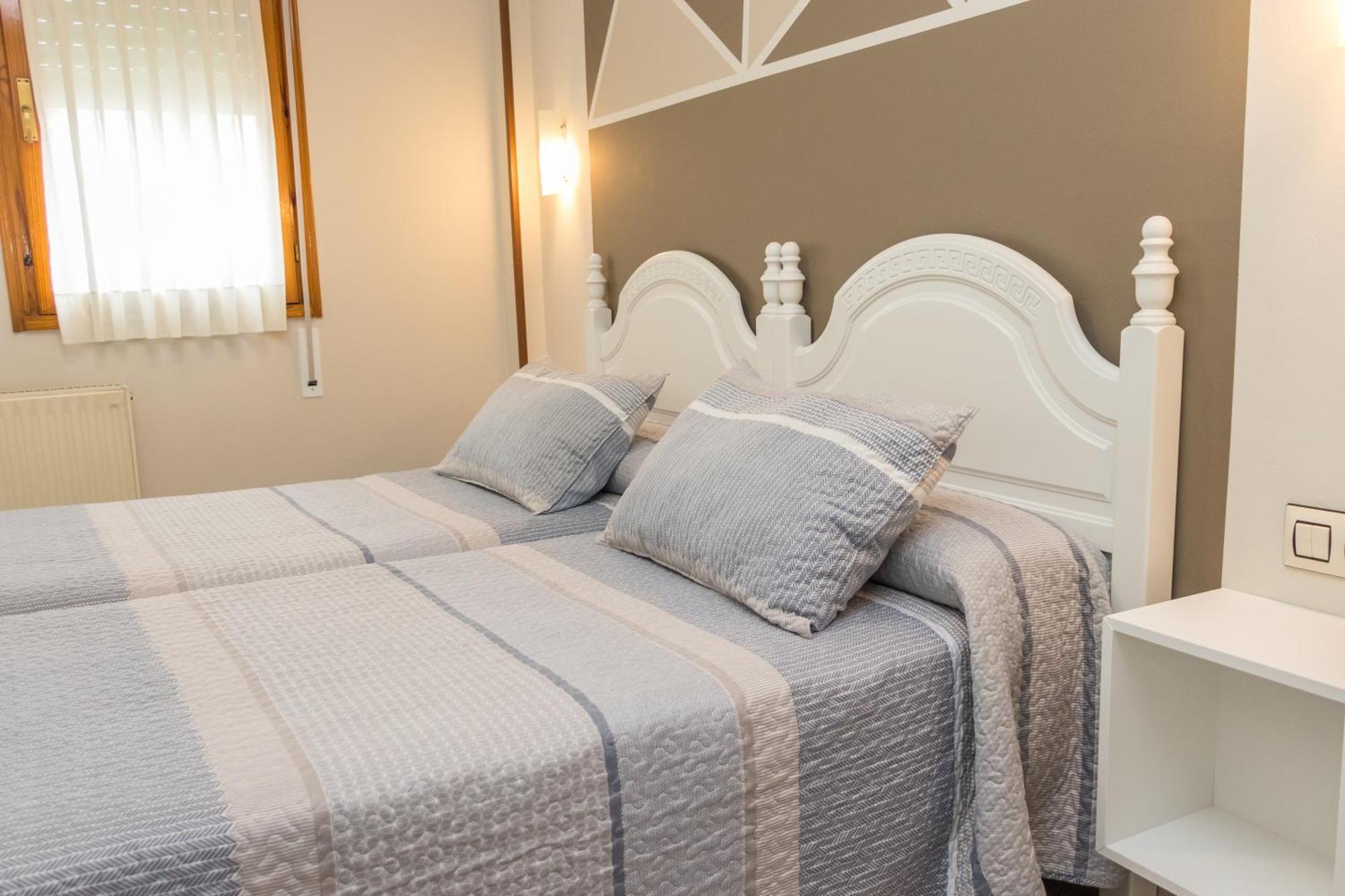 Hotel Plaza Cangas de Onis Bagian luar foto