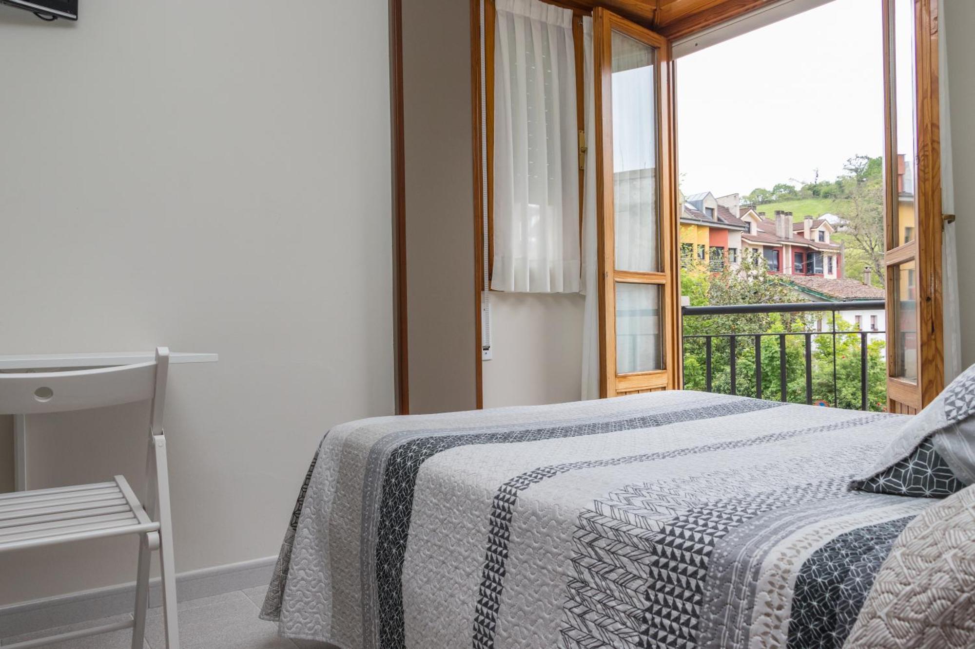 Hotel Plaza Cangas de Onis Bagian luar foto