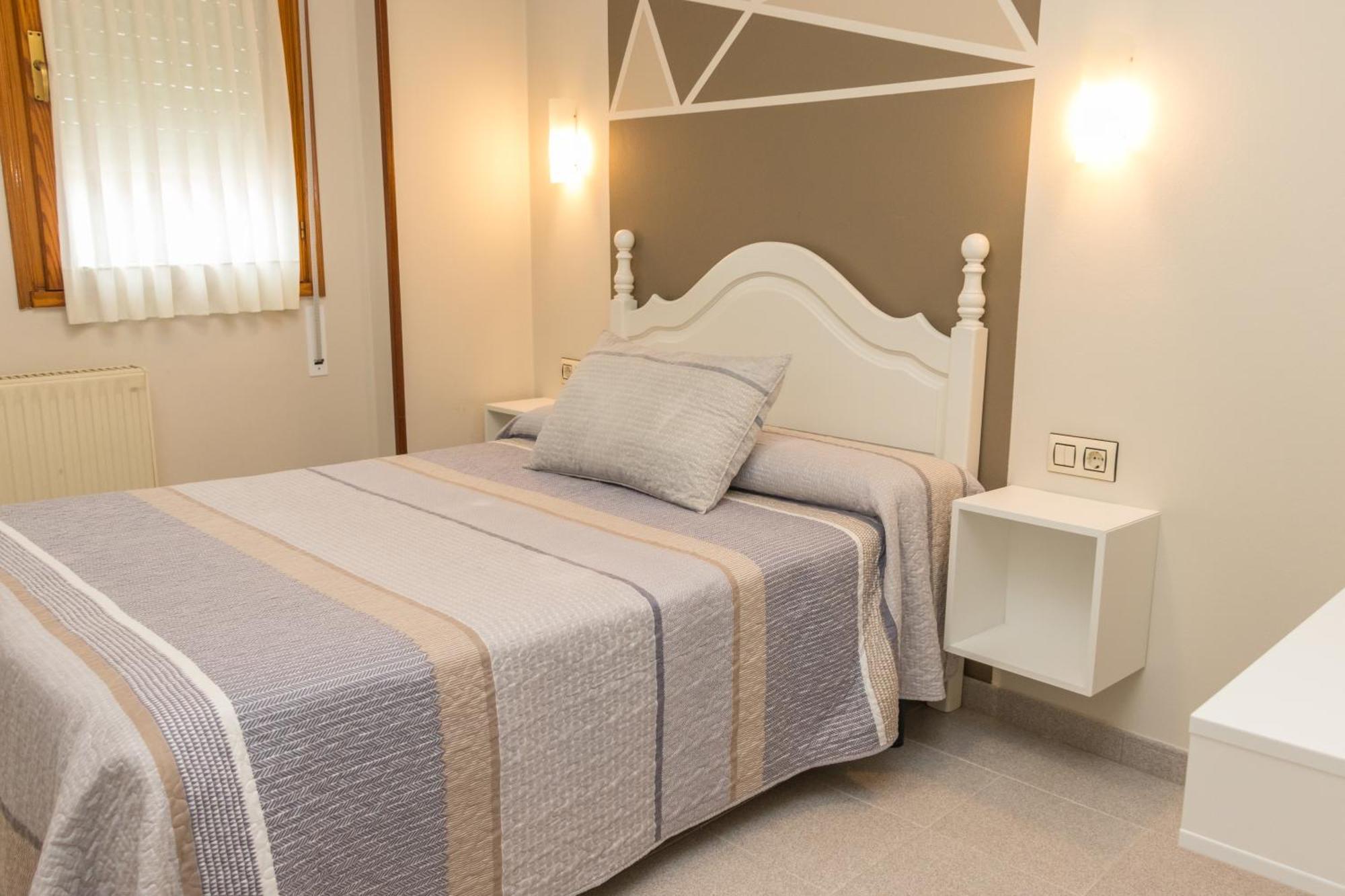 Hotel Plaza Cangas de Onis Bagian luar foto