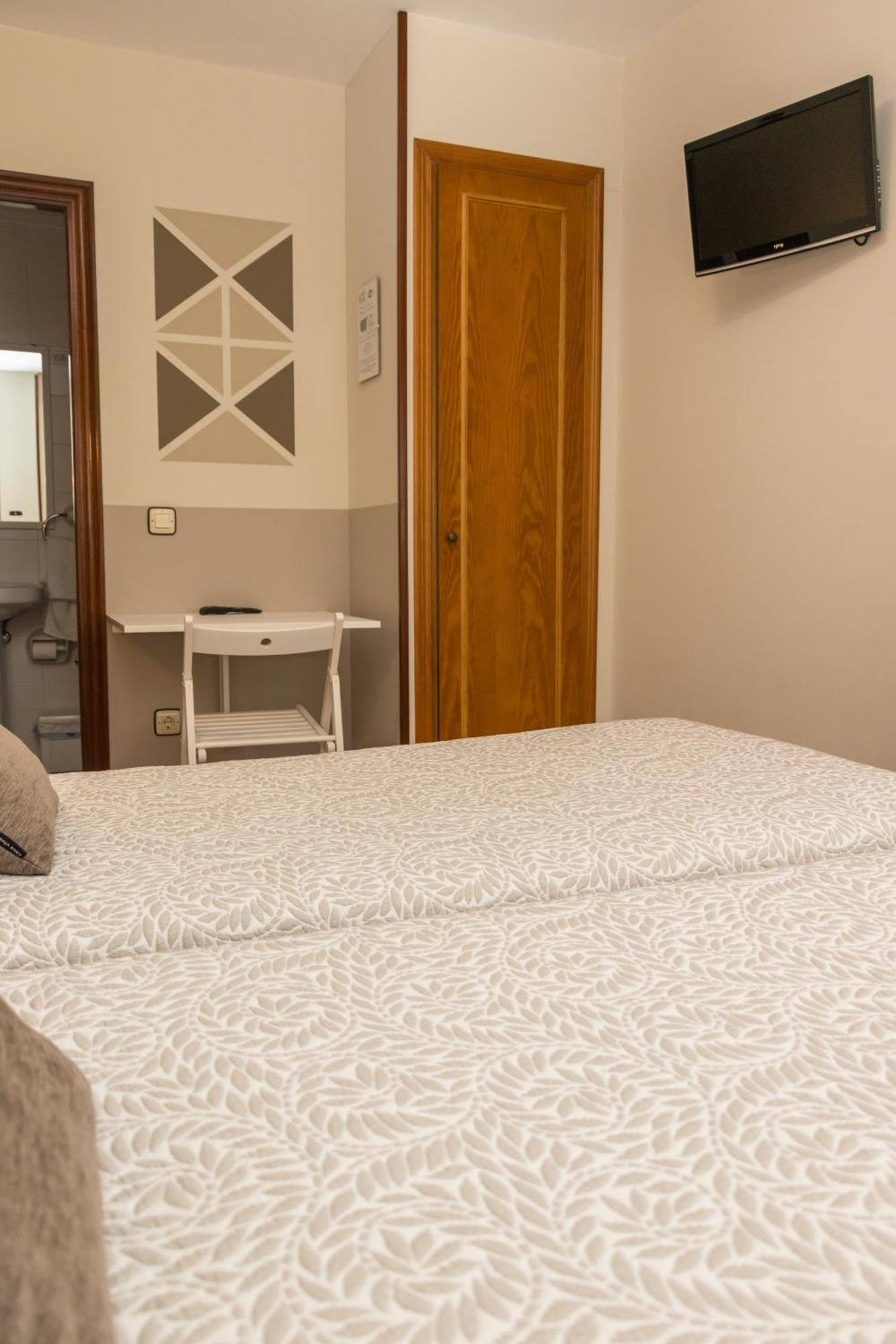 Hotel Plaza Cangas de Onis Bagian luar foto