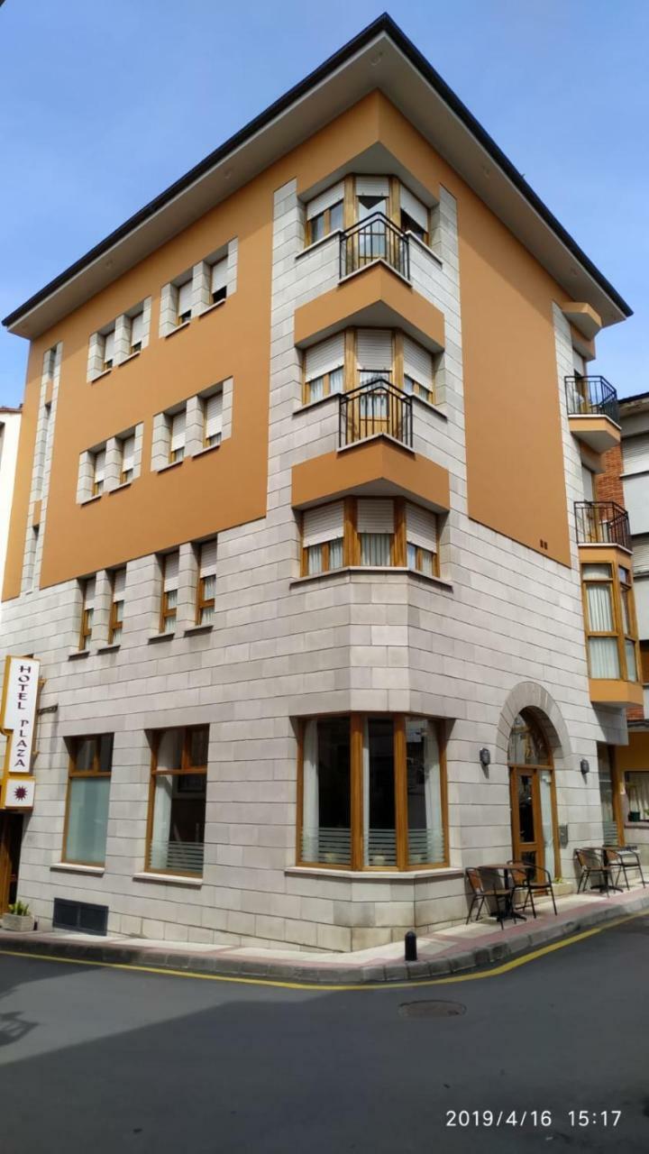 Hotel Plaza Cangas de Onis Bagian luar foto